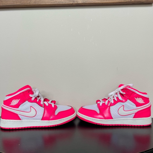 Jordan 1 Mid Hyper Pink - Picture 4 of 13